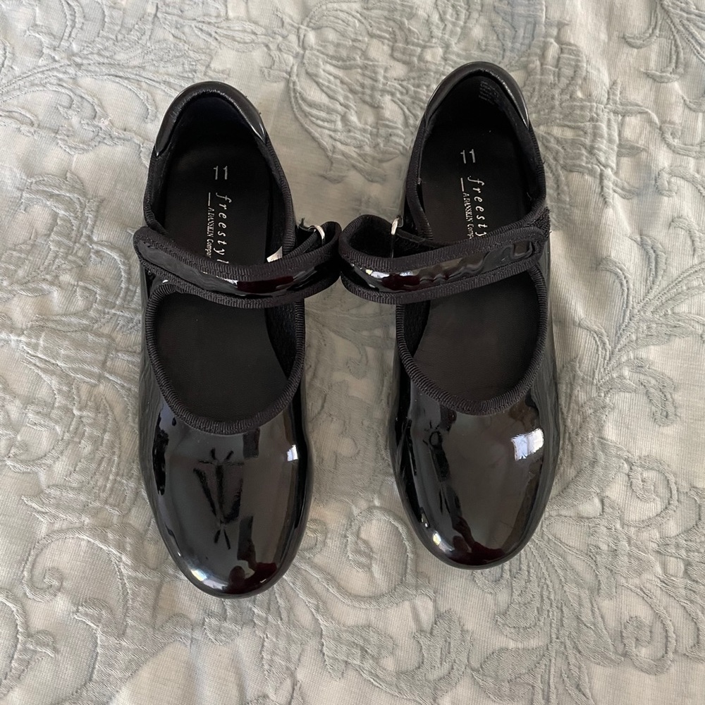 Freestyle Danskin Co kids size 11 tap shoes